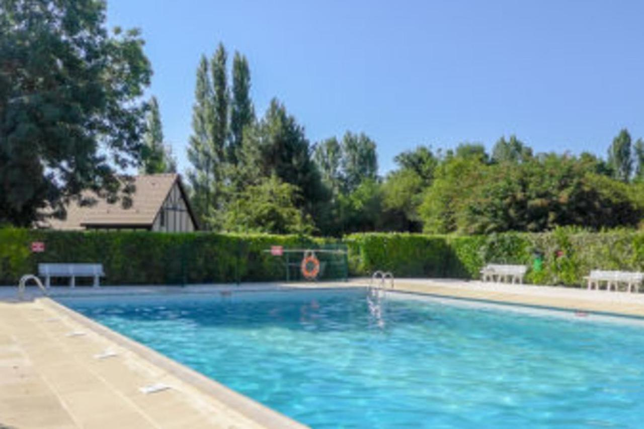 Nice House In A Residence With Swimming Pool Cabourg Buitenkant foto